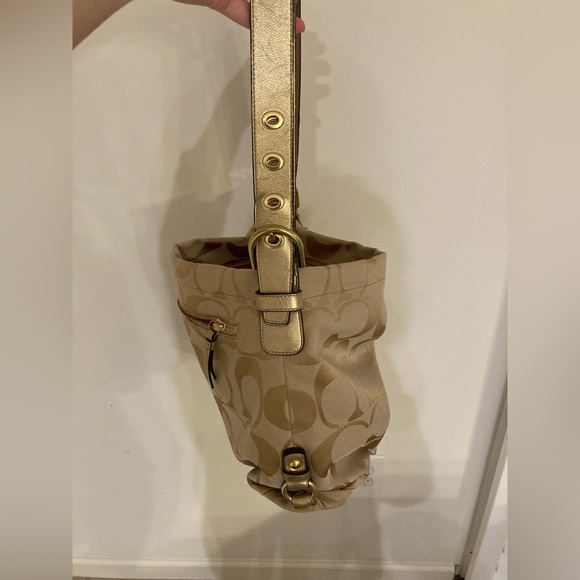 Signature Coach shoulder bag - Picture 3 of 6